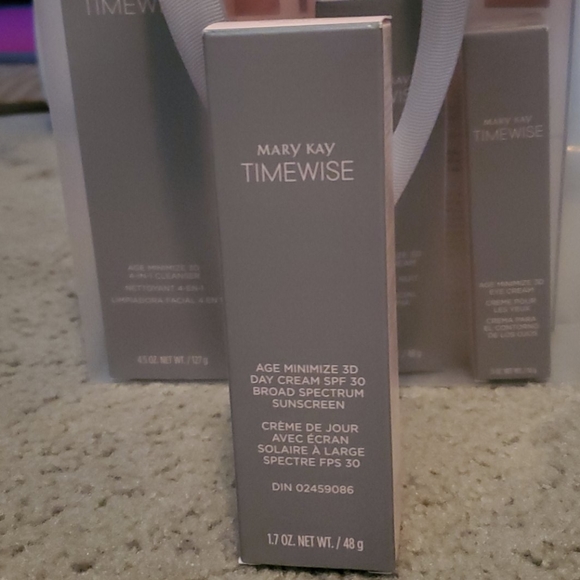 🧼NIB TimeWise Miracle 3D Set🧼 - Picture 3 of 8